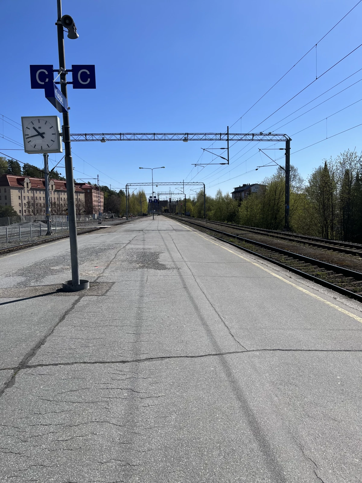 Junaa odotellaan Kuopion rautatieasemalla.